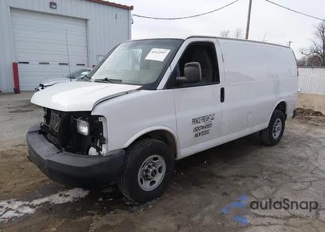 2015 GMC Savana 3500 Work Van z USA, uszkodzony, nr VIN 1GTZ7TCGXF1136085